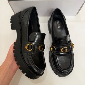 GUESS Women's Almost Croc Print Black Platform Block Heel Slip On Loafers Sz 6.5